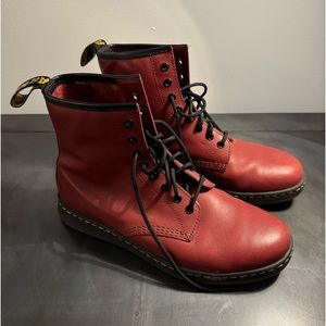 Dr. Martens Newton Leather Boots